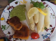 Rezept: Spargelspitzen mit Mini-Knusper-Schnitzel und Erbsen-Kartoffel-Creme Bild Nr. 2 Spargelspitzen mit Mini-Knusper-Schnitzel und Erbsen-Kartoffel-Creme - Rezept - Bild Nr. 2