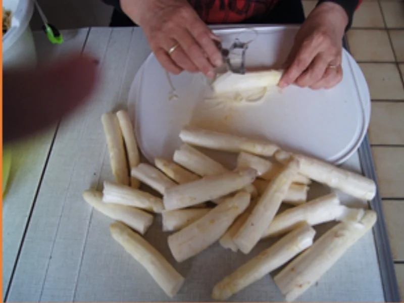 Rezept: Spargelspitzen mit Mini-Knusper-Schnitzel und Erbsen-Kartoffel-Creme Bild Nr. 4 Spargelspitzen mit Mini-Knusper-Schnitzel und Erbsen-Kartoffel-Creme - Rezept - Bild Nr. 4