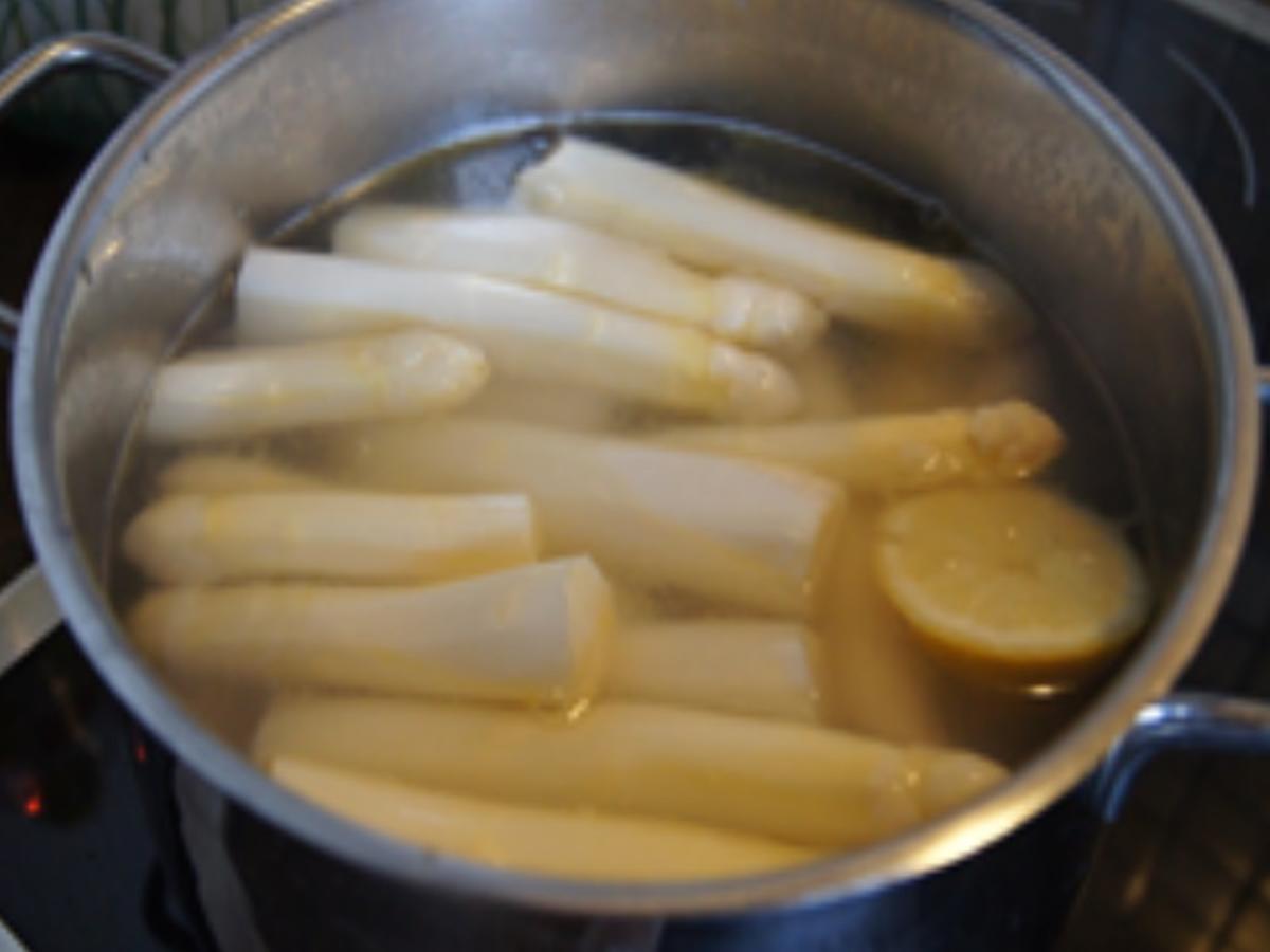 Spargelspitzen mit Mini-Knusper-Schnitzel und Erbsen-Kartoffel-Creme - Rezept - Bild Nr. 6
