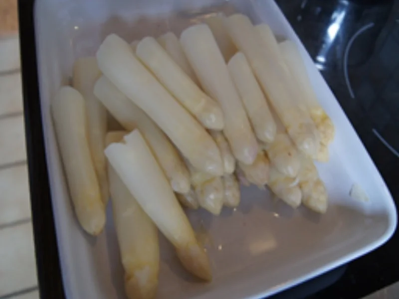 Rezept: Spargelspitzen mit Mini-Knusper-Schnitzel und Erbsen-Kartoffel-Creme Bild Nr. 7 Spargelspitzen mit Mini-Knusper-Schnitzel und Erbsen-Kartoffel-Creme - Rezept - Bild Nr. 7