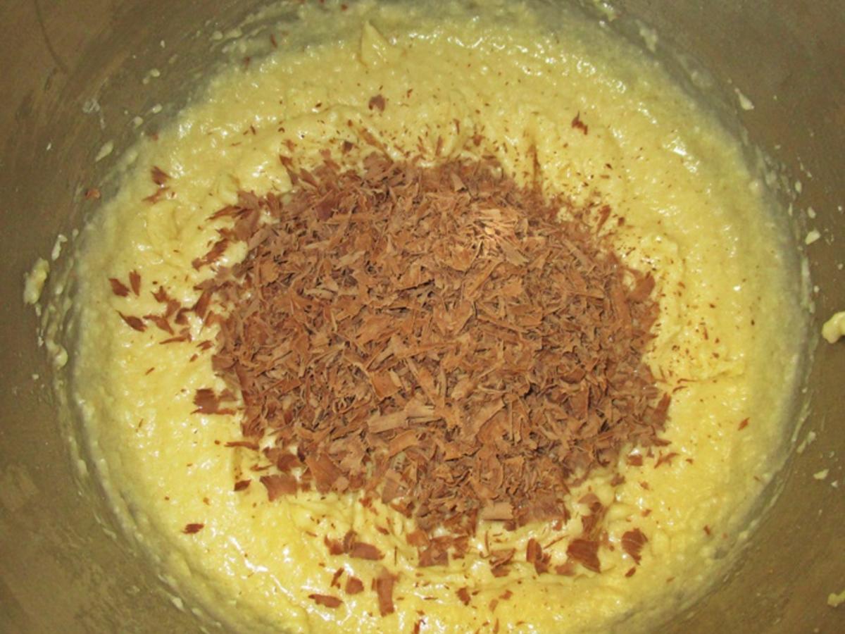 Kokos Gugelhupf mit Schokopünktchen - einfach - von GreteDrafz Kokos Gugelhupf mit Schokopünktchen - einfach - von GreteDrafz