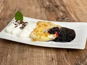 Butterkuchen mit Holunderbeerenkompott (Moritz A. Sachs und Marie-Luise Marjan) - Rezept - Bild Nr. 2