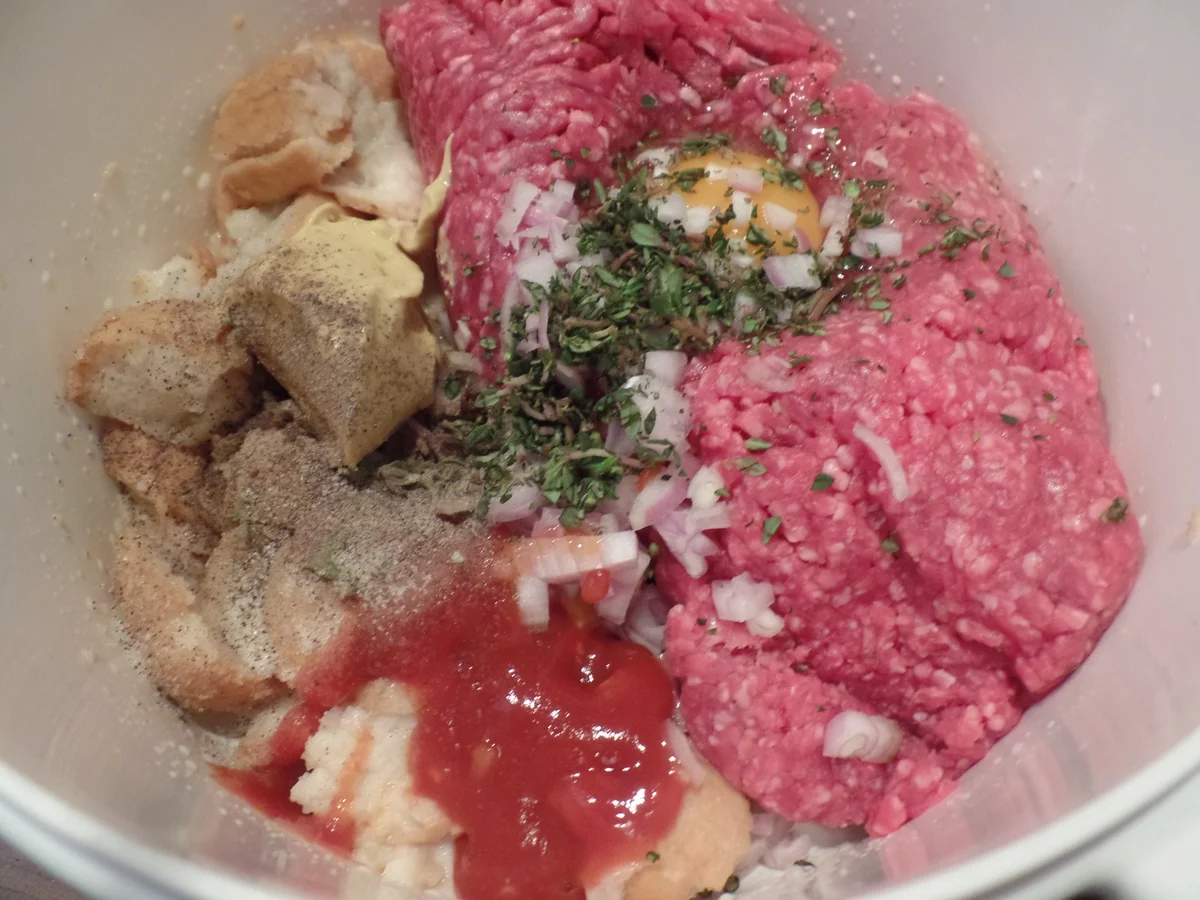 Buletten mit Spitzkohl-Möhren-Salat - Rezept - Bild Nr. 14134