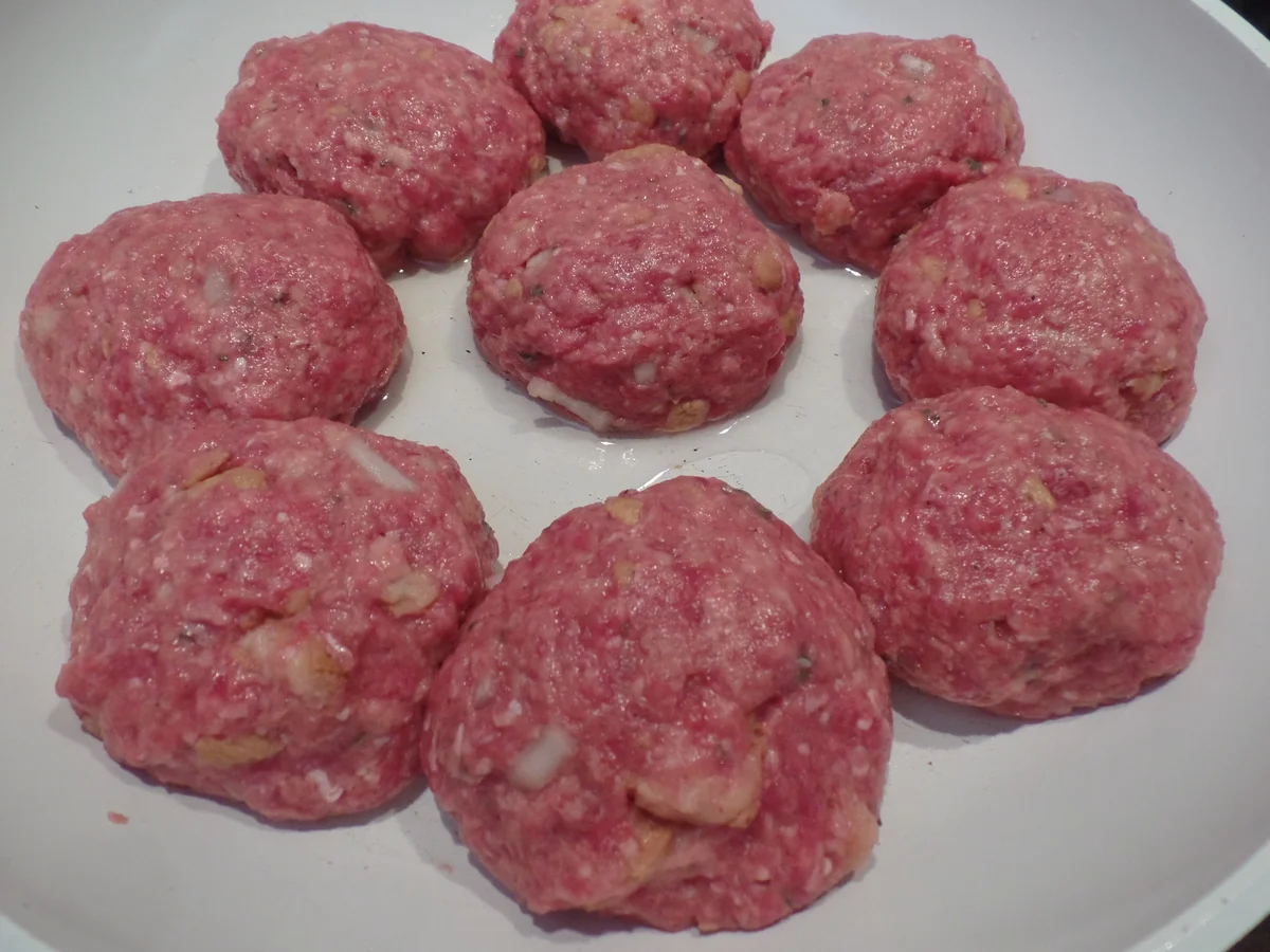 Buletten mit Spitzkohl-Möhren-Salat - Rezept - Bild Nr. 14136