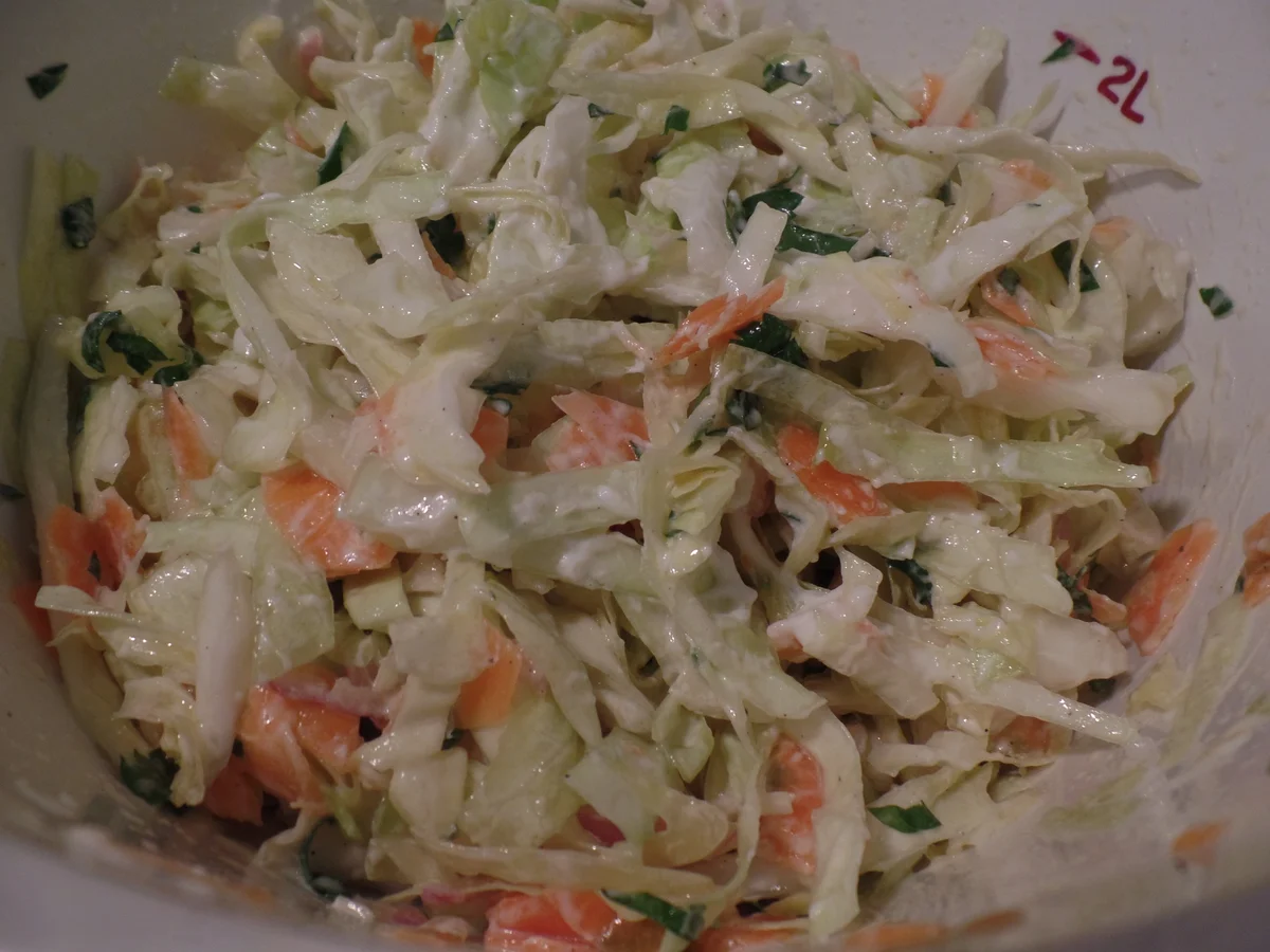 Buletten mit Spitzkohl-Möhren-Salat - Rezept - Bild Nr. 14147