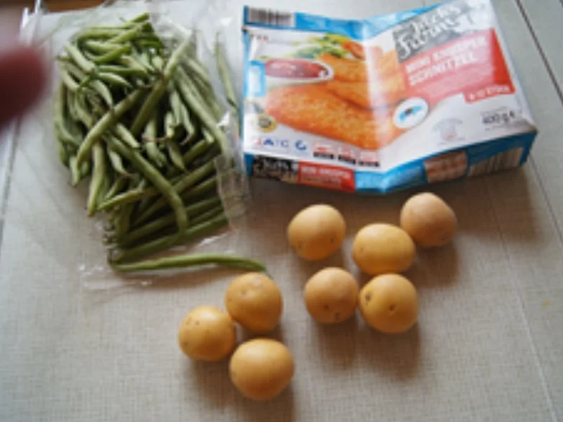 Mini-Knusper-Schnitzel mit Buschbohnen und Kümmel-Drillingen - Rezept - Bild Nr. 14133