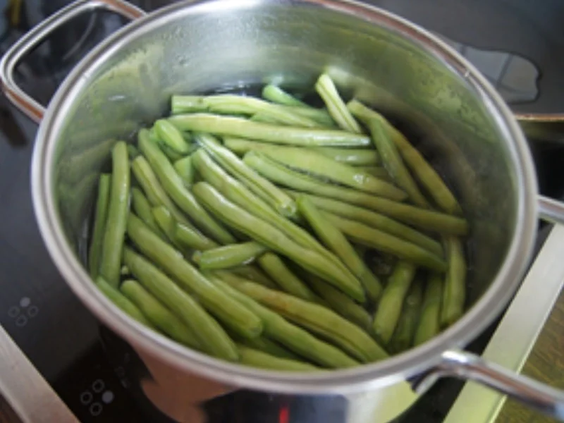 Mini-Knusper-Schnitzel mit Buschbohnen und Kümmel-Drillingen - Rezept - Bild Nr. 14138