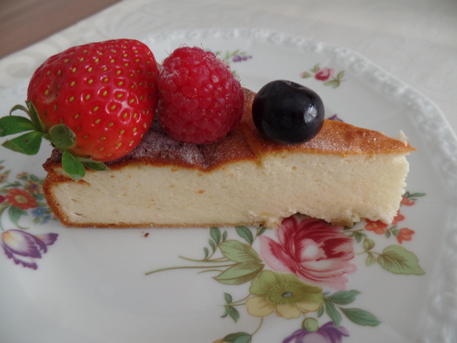 Käsekuchen ohne Boden mit Beeren - Rezept - kochbar.de