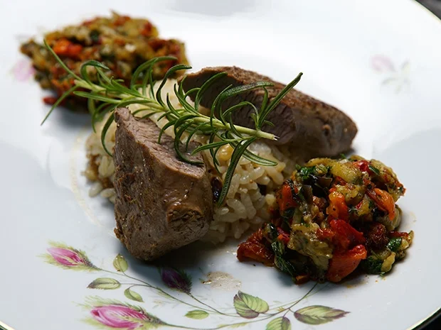 Lammfilet mit gehacktem Gemüse und Sultan Pilave - Rezept - Bild Nr. 14133