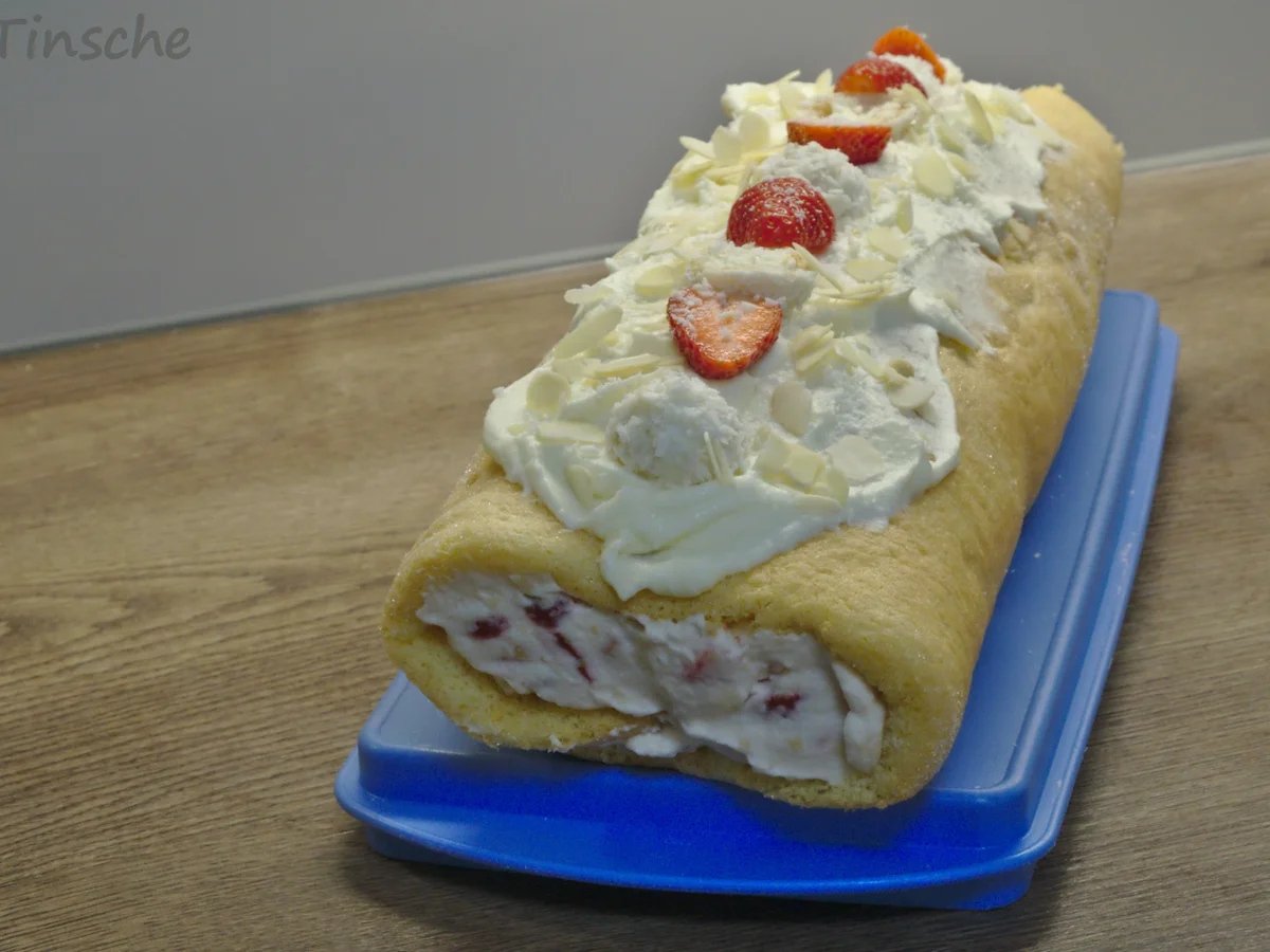 Raffaello-Erdbeer-Biskuitrolle - Rezept - Bild Nr. 14135