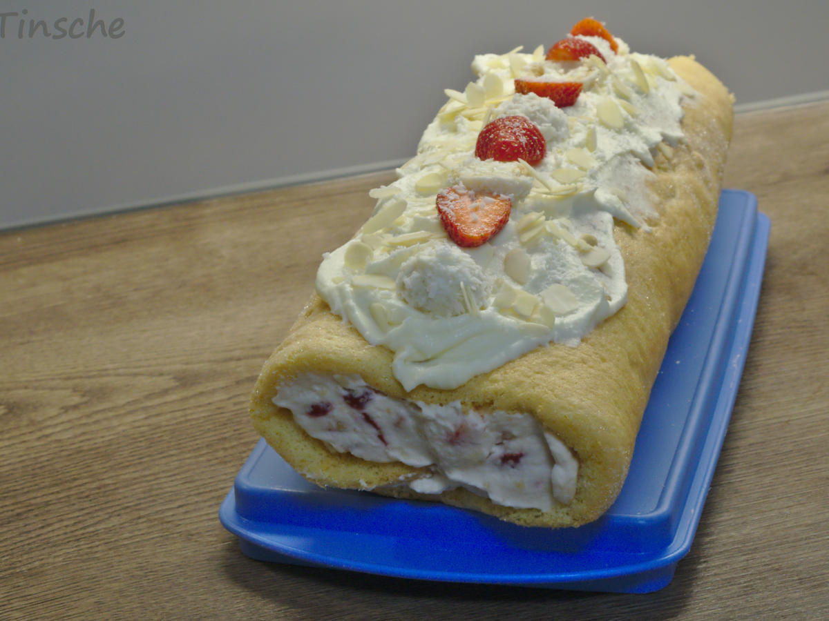 Raffaello Erdbeer Biskuitrolle - einfach - von sTinsche Raffaello Erdbeer Biskuitrolle - einfach - von sTinsche