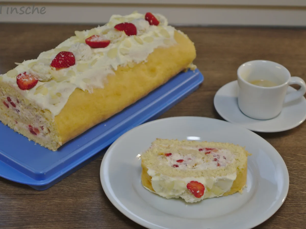 Raffaello-Erdbeer-Biskuitrolle - Rezept - Bild Nr. 14139