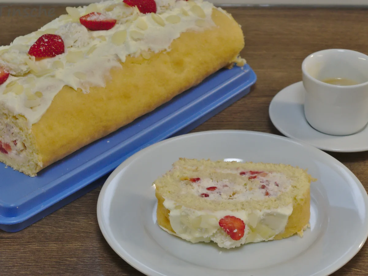 Raffaello-Erdbeer-Biskuitrolle - Rezept - Bild Nr. 14142