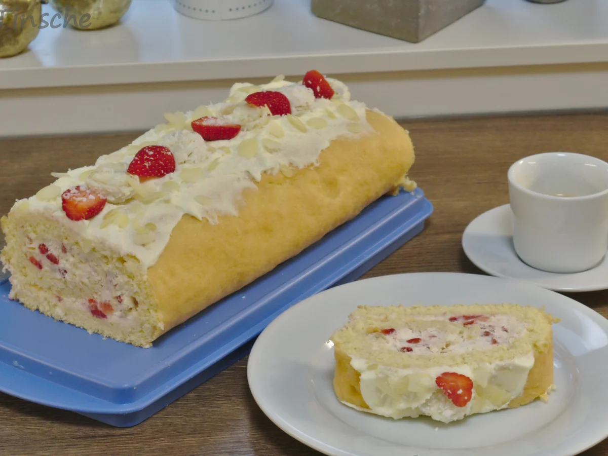 Raffaello-Erdbeer-Biskuitrolle - Rezept - Bild Nr. 14145
