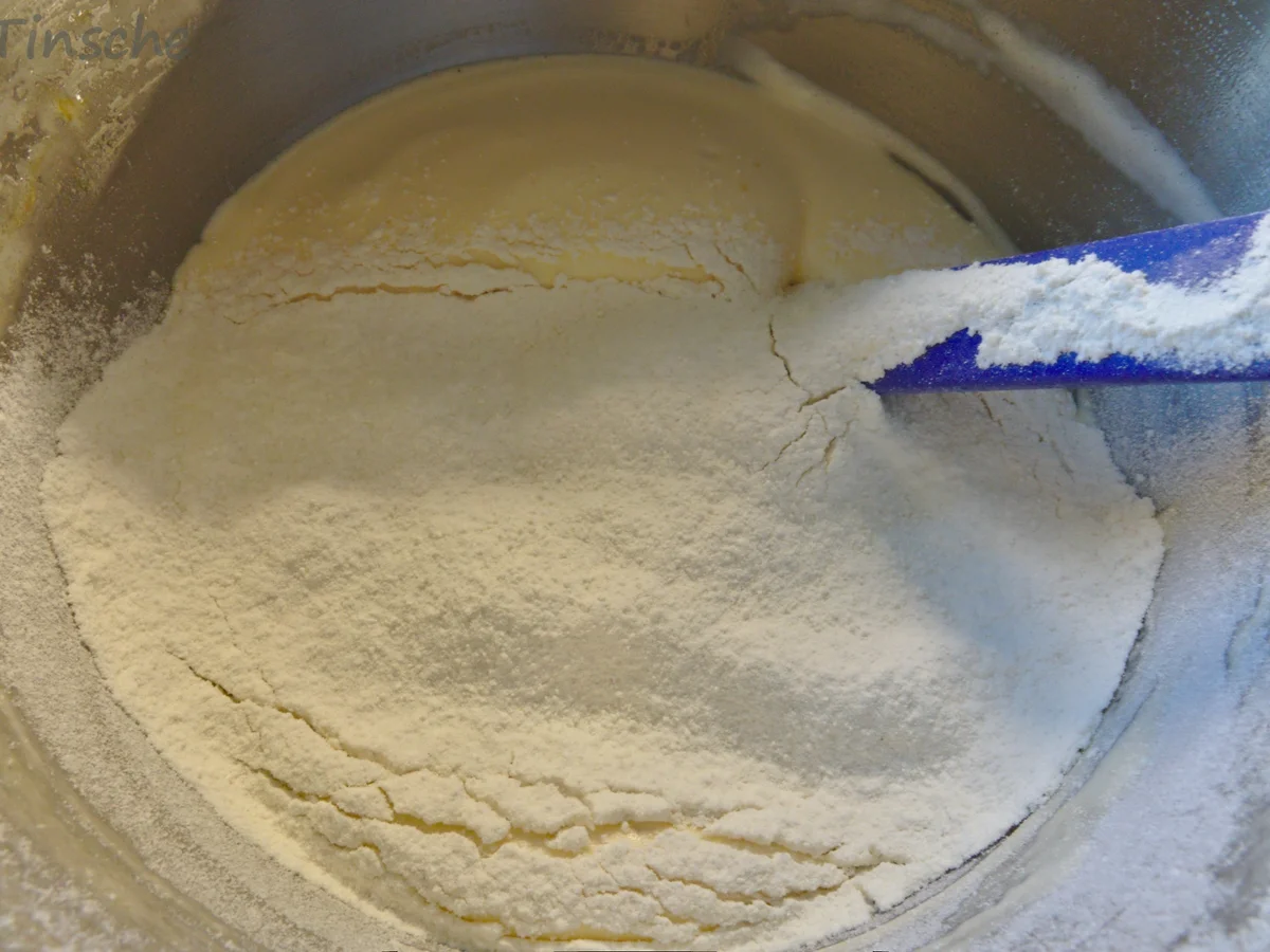 Raffaello-Erdbeer-Biskuitrolle - Rezept - Bild Nr. 14147