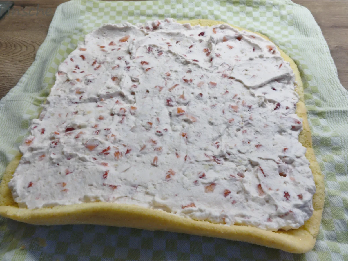 Raffaello-Erdbeer-Biskuitrolle - Rezept - Bild Nr. 14151