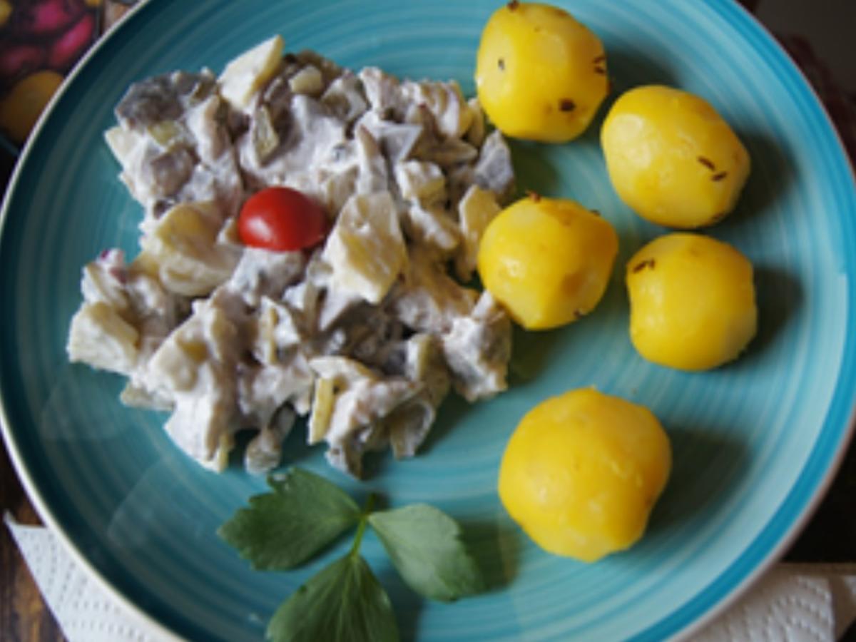 Heringssalat mit griechischen Jogurt und Pellkartoffeln - Rezept ...