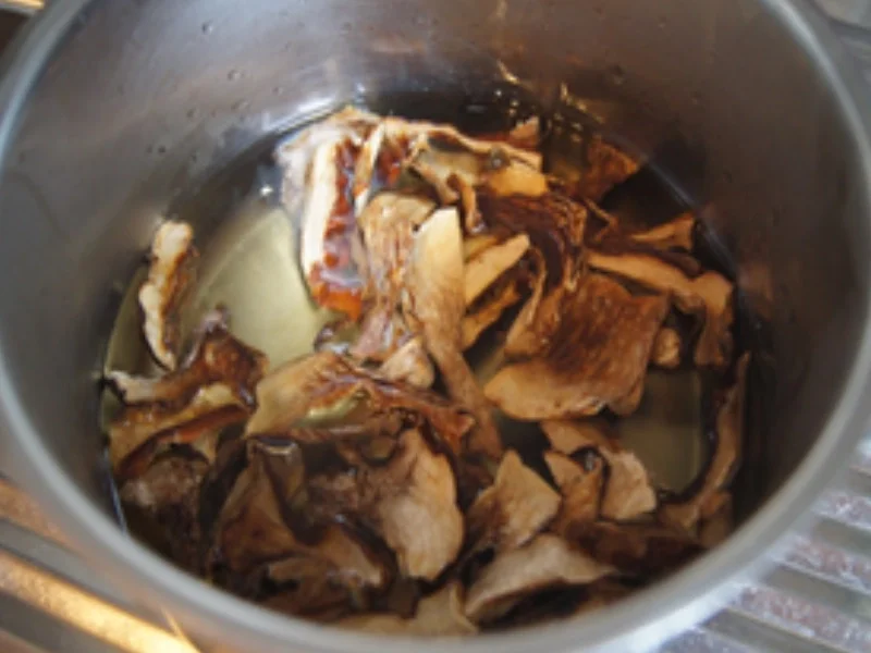 Spaghetti mit getrockneten Steinpilzen als Carbonara - Rezept - Bild Nr. 14136