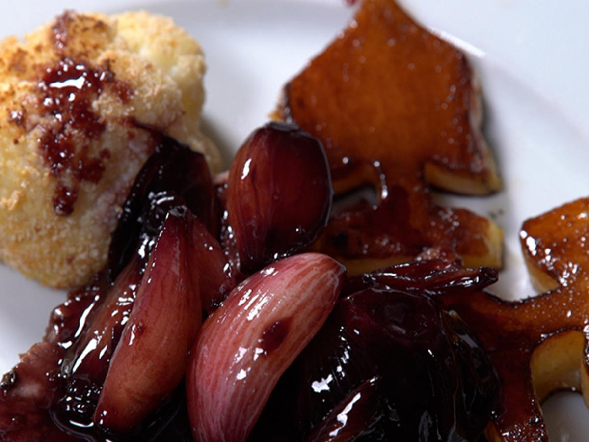 Rinderfilet auf Rotwein-Schalotten-Butter mit Pik-Kartoffeln und ...