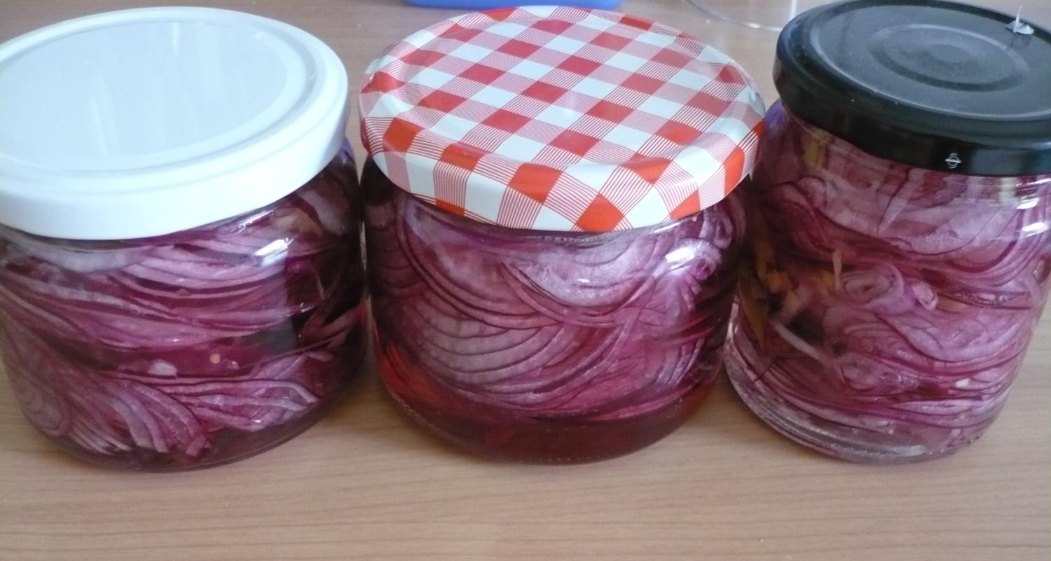 Eingelegte rote Zwiebeln - Rezept mit Bild - kochbar.de