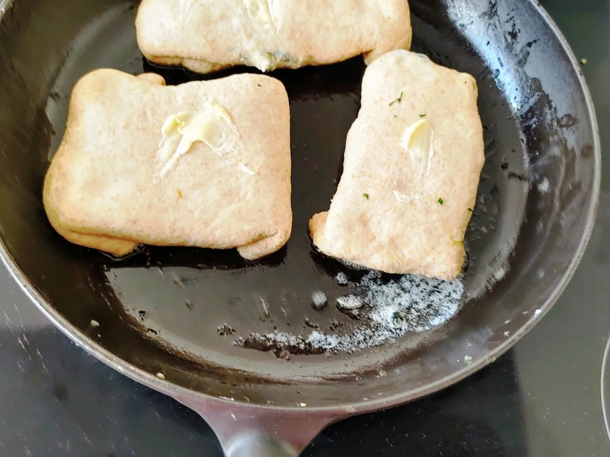 Gözleme aus Hefeteig mit Spinat-Feta Füllung - Rezept - Bild Nr. 14150