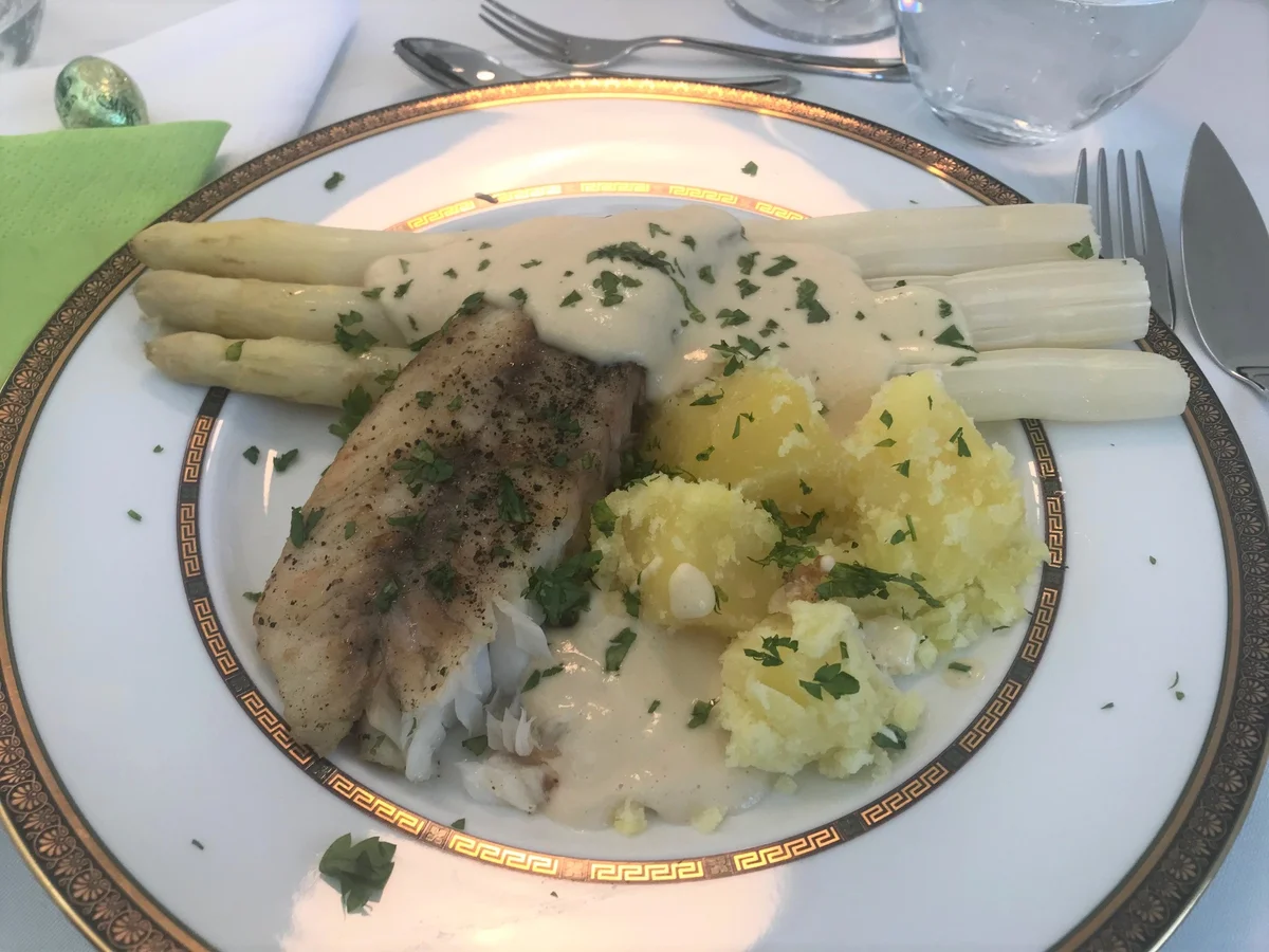 Barramundi-Filet mit Spargel und Salzkartoffeln - Rezept - Bild Nr. 14134