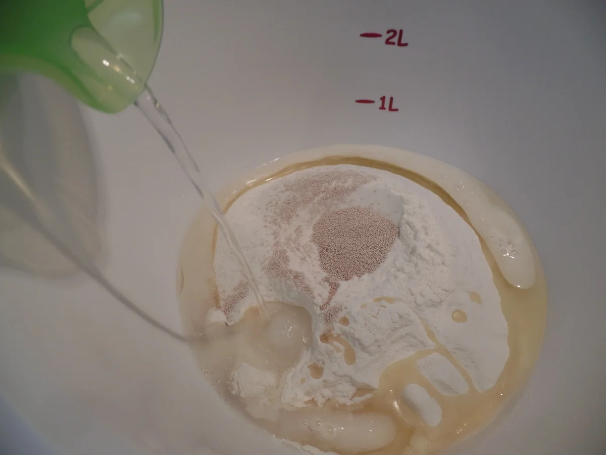 Pizza mit Ziegenfrischkäse und Honig - Rezept - Bild Nr. 14136