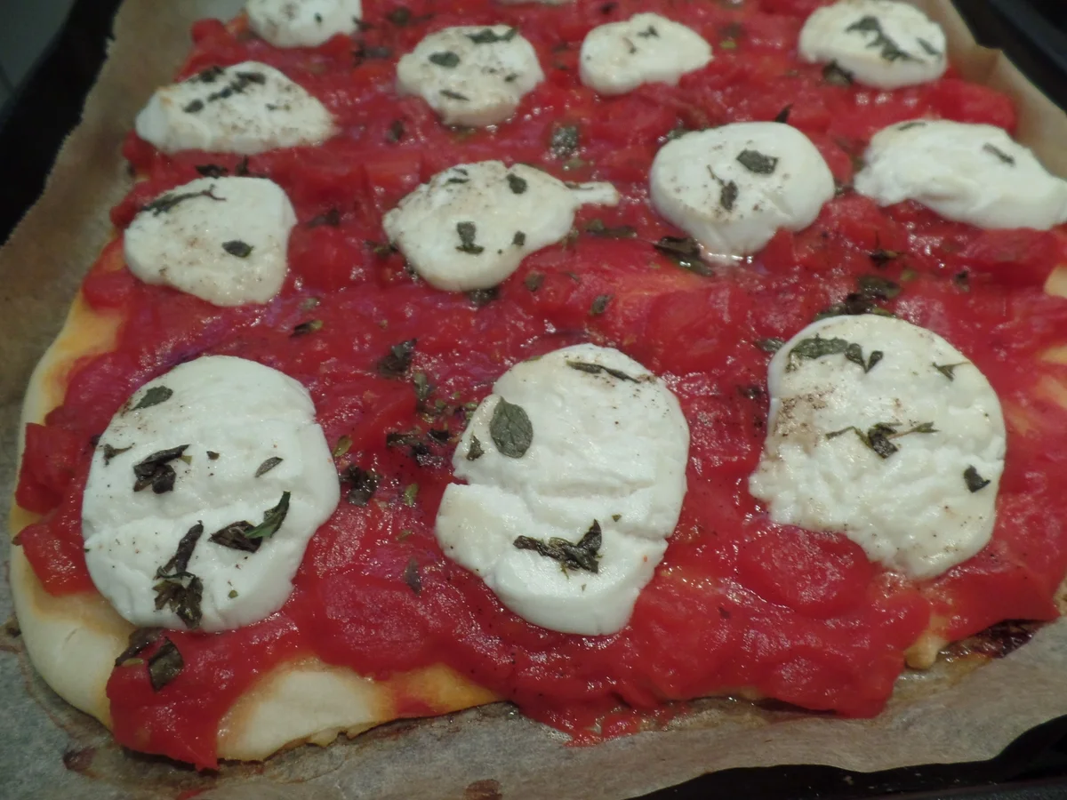 Pizza mit Ziegenfrischkäse und Honig - Rezept - Bild Nr. 14147