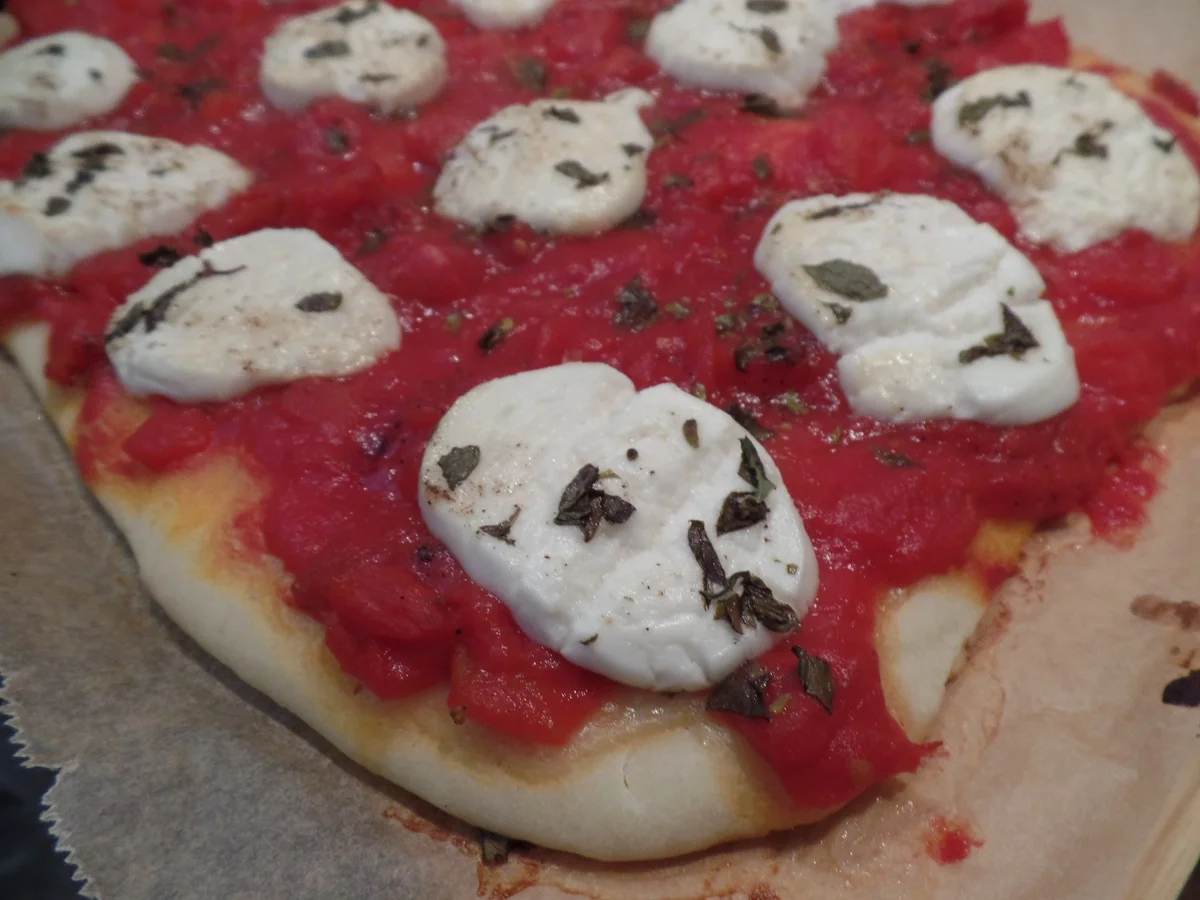 Pizza mit Ziegenfrischkäse und Honig - Rezept - Bild Nr. 14148