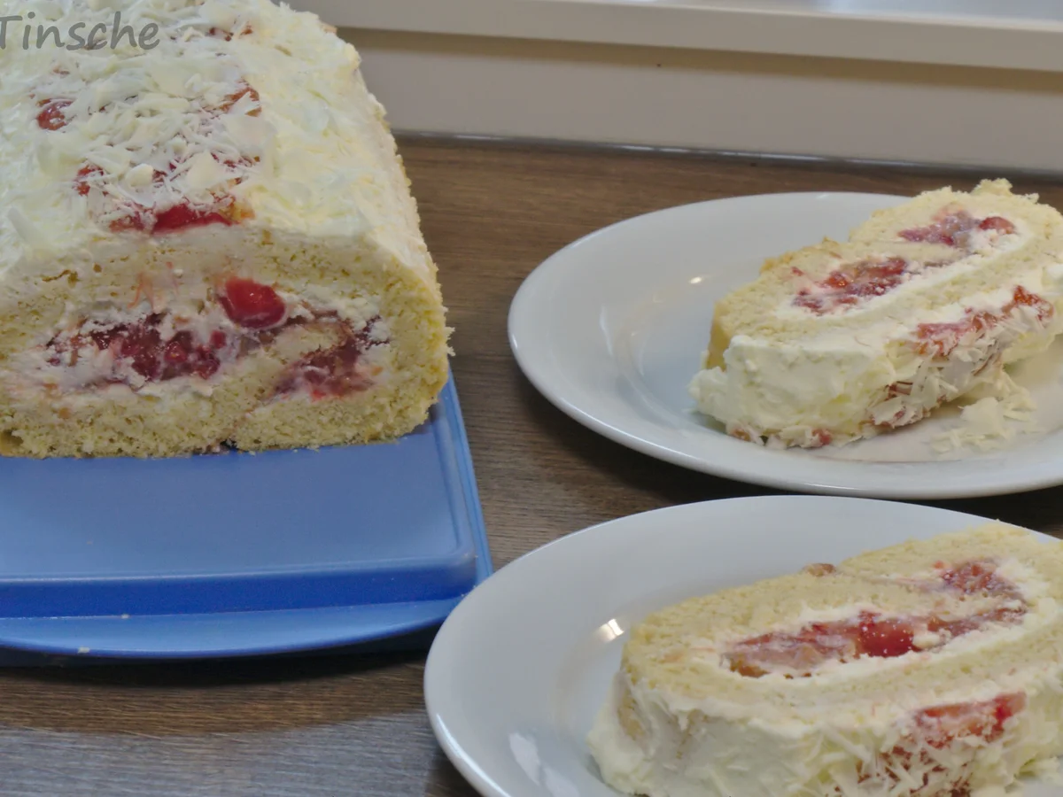 Erdbeer-Rhabarber-Biskuitrolle - Rezept - Bild Nr. 14167