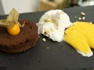 Schokoküchlein mit flüssigem Kern und Tonkabohneneis dazu Mango - Rezept - Bild Nr. 2