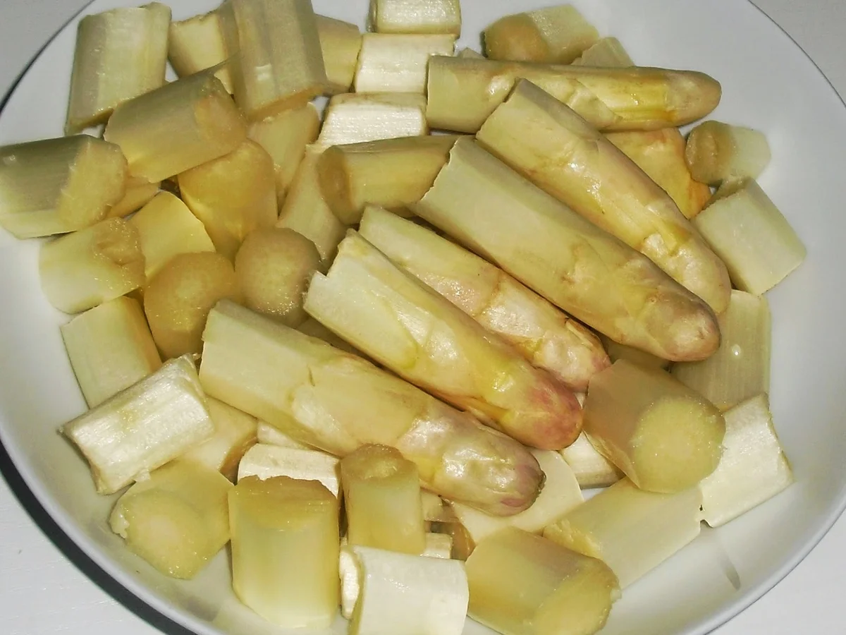 Rezept: Spargelsuppe mit geflockten Eiern Bild Nr. 14171 Spargelsuppe mit geflockten Eiern - Rezept - Bild Nr. 14171