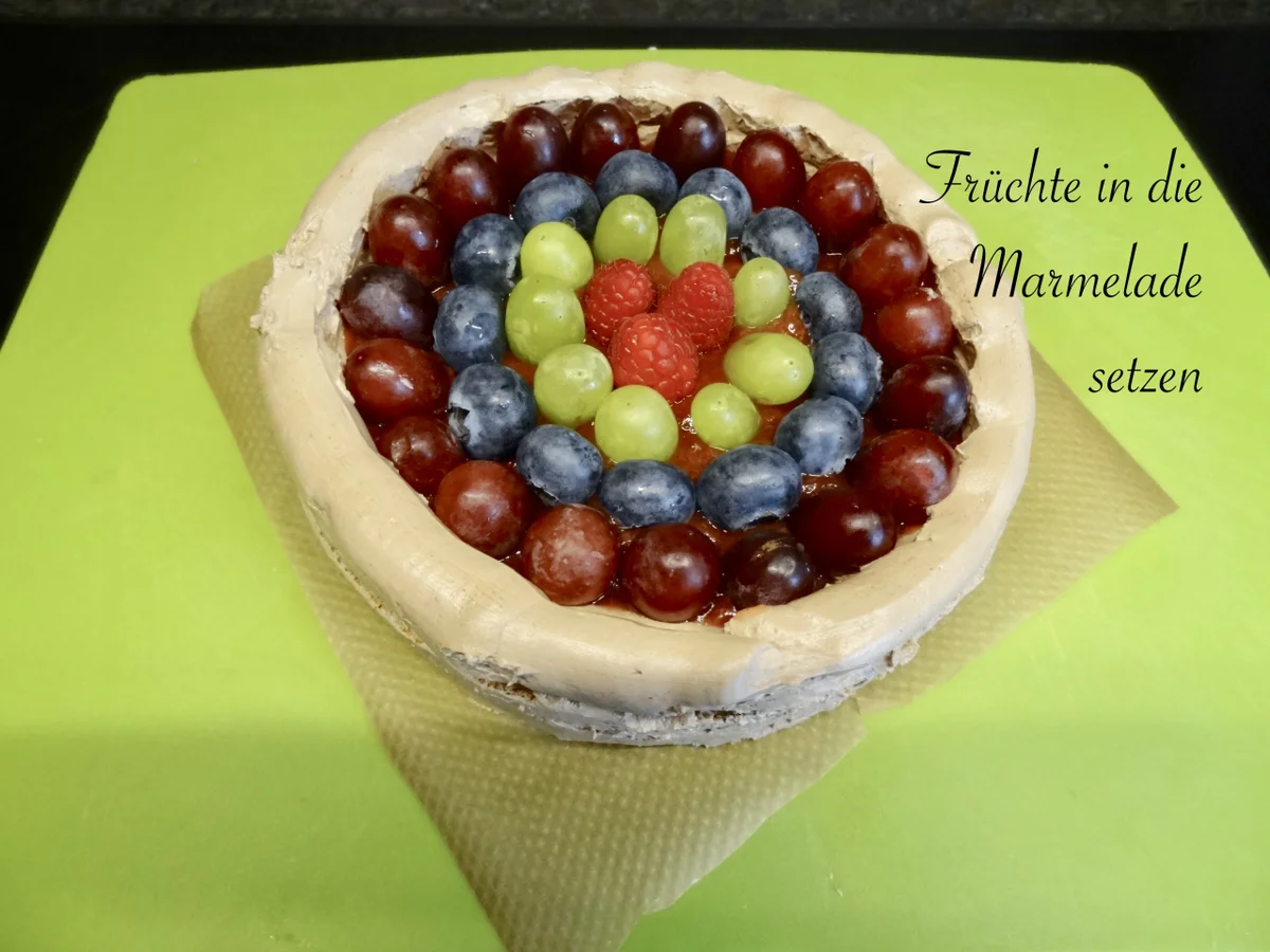 Gefüllte Biskuit Früchte Torte - mit feiner Schokolade Buttercreme - Rezept - Bild Nr. 14194