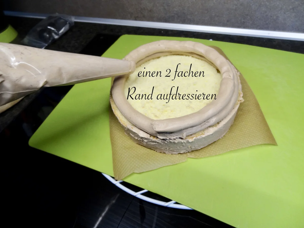 Gefüllte Biskuit Früchte Torte - mit feiner Schokolade Buttercreme - Rezept - Bild Nr. 14200