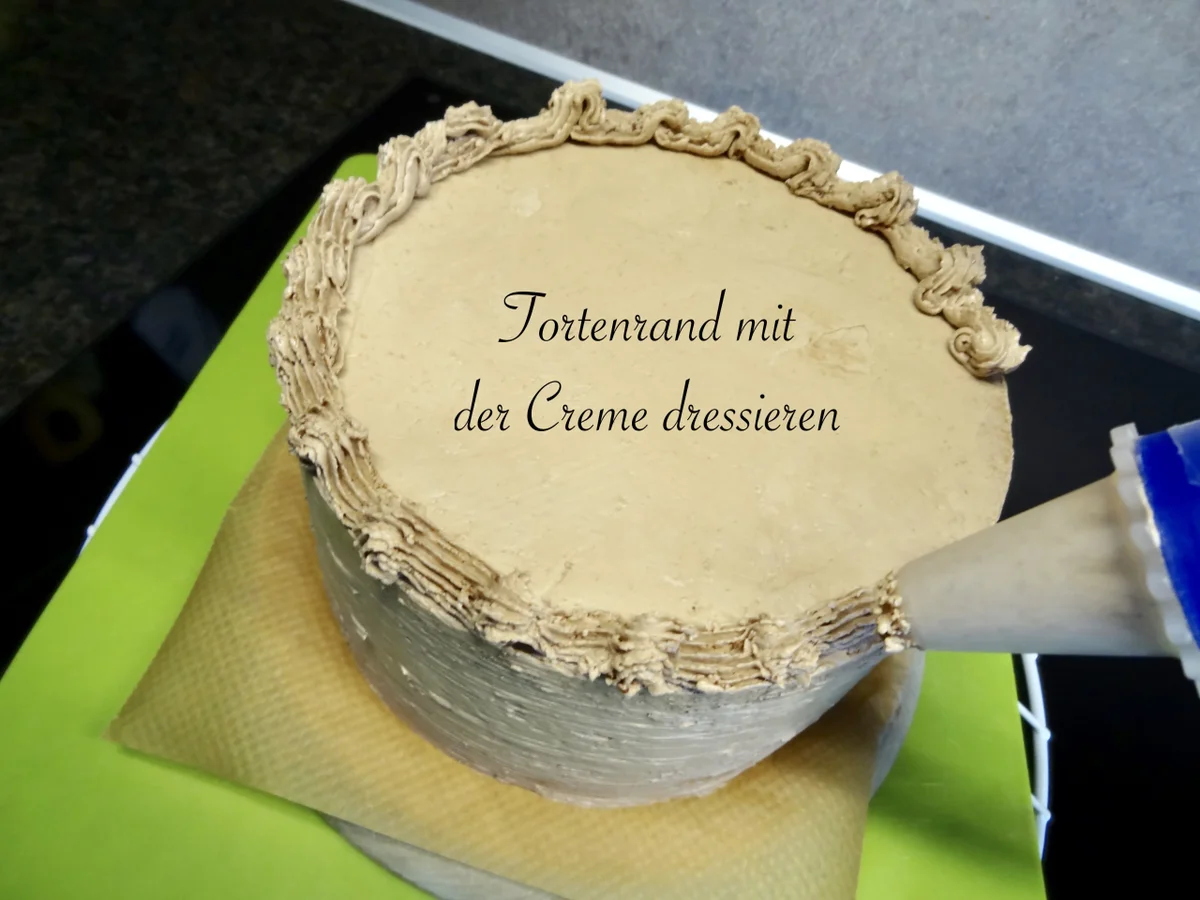 Gefüllte Biskuit Früchte Torte - mit feiner Schokolade Buttercreme - Rezept - Bild Nr. 14205