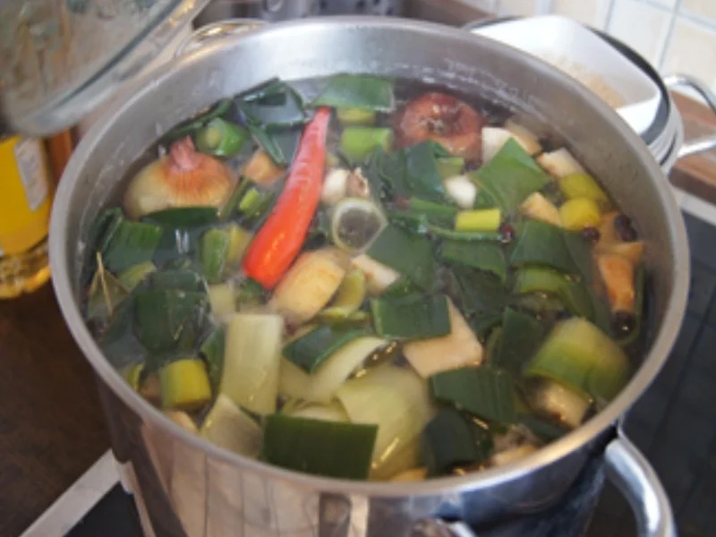 Tafelspitz mit Meerrettichsauce, Spargel und Drillingen - Rezept - Bild Nr. 9