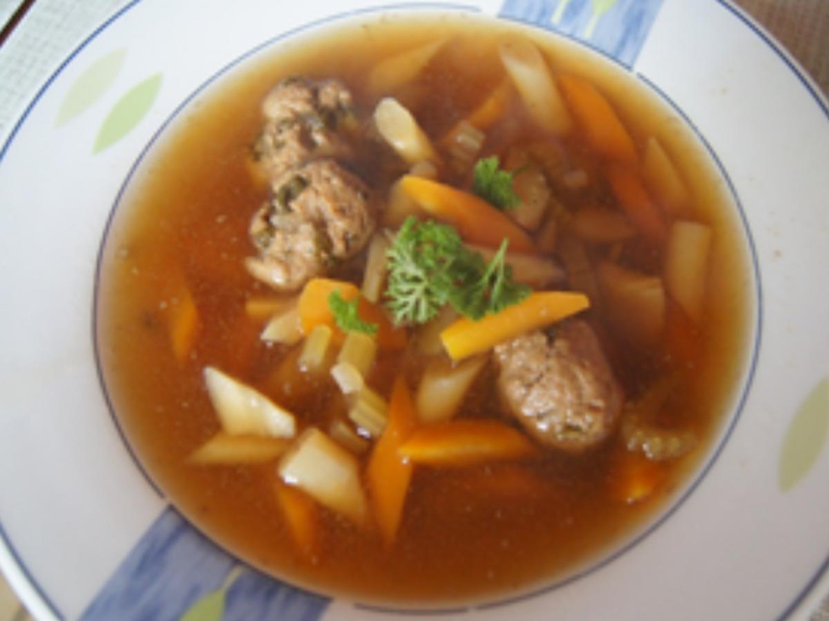 Suppe mit Tafelspitzbrühe und Gemüse-Mettbällchen-Einlage - Rezept - Bild Nr. 2