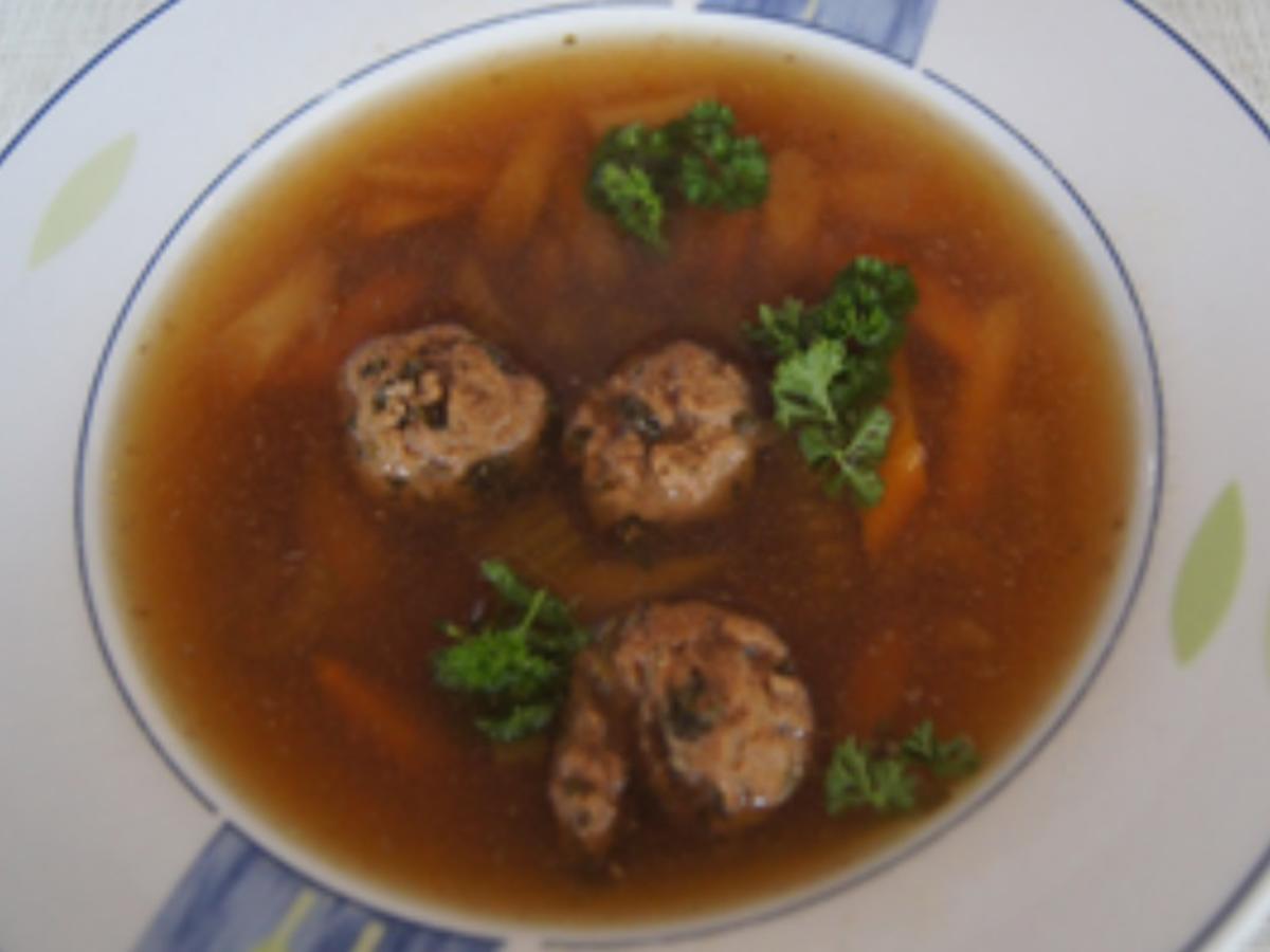 Suppe mit Tafelspitzbrühe und Gemüse Mettbällchen Einlage - einfach ...