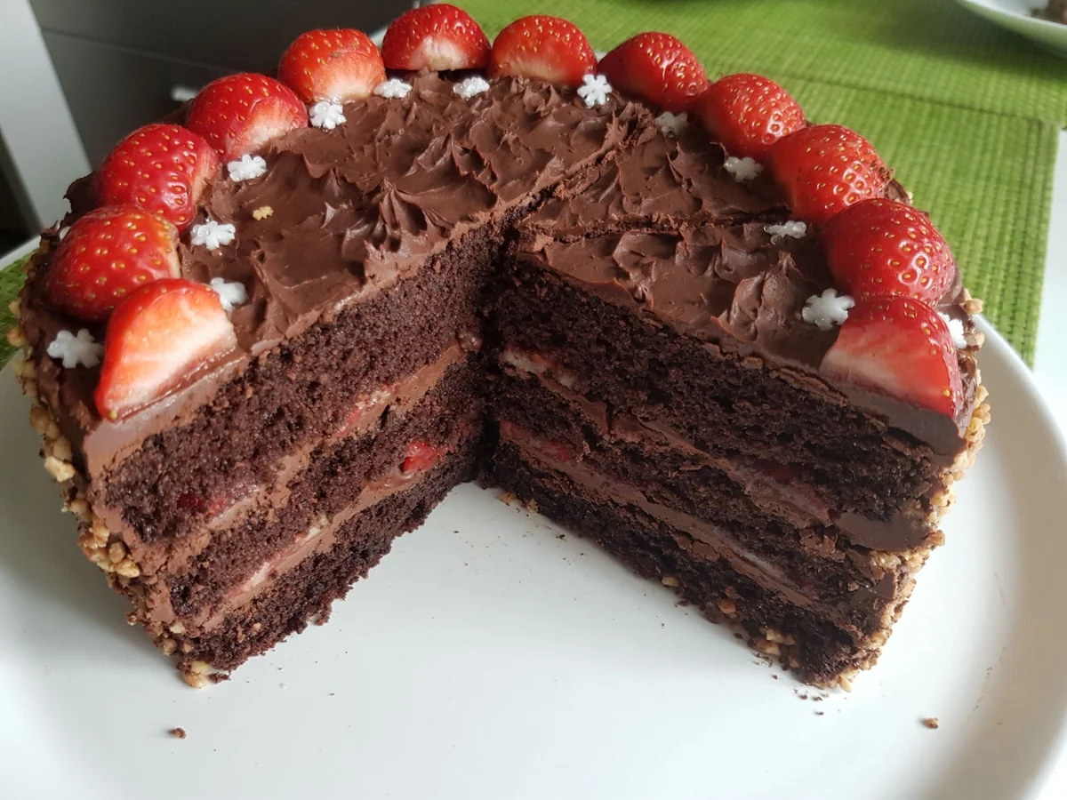 Schokotorte mit Erdbeeren - Rezept - Bild Nr. 14182