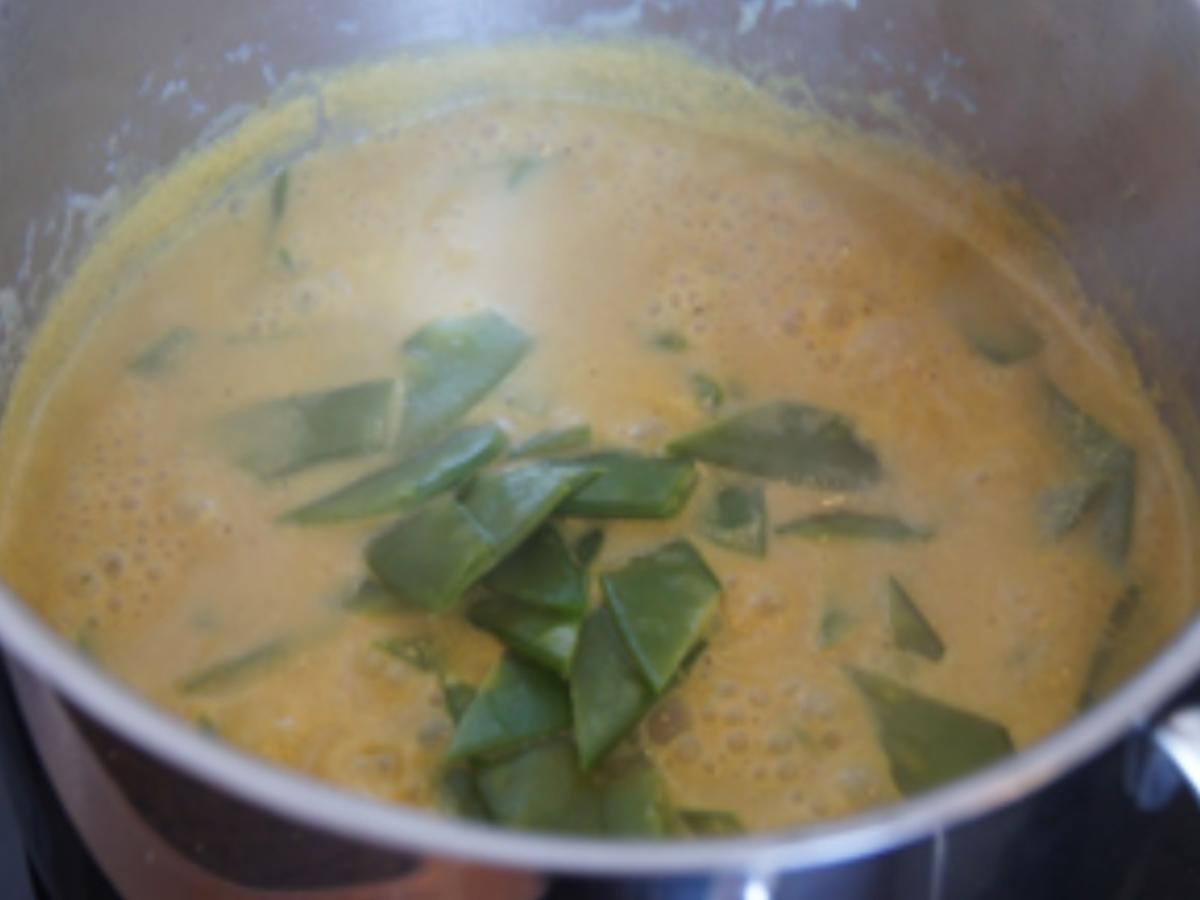 Gekochte Eier mit Currysauce, Zuckerschoten, Erbsen und Drillingen - Rezept - Bild Nr. 8