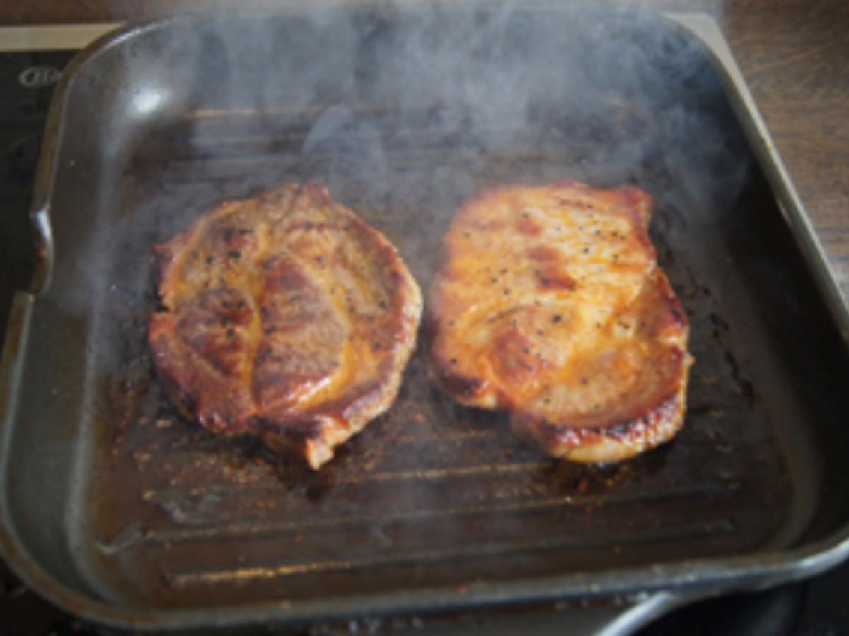 Steak auf Sonnenblumenbrot mit Tomate und Peperoni - Rezept - Bild Nr. 3