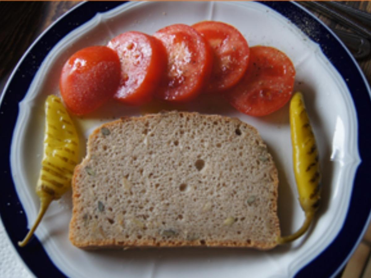 Steak auf Sonnenblumenbrot mit Tomate und Peperoni - Rezept - Bild Nr. 5