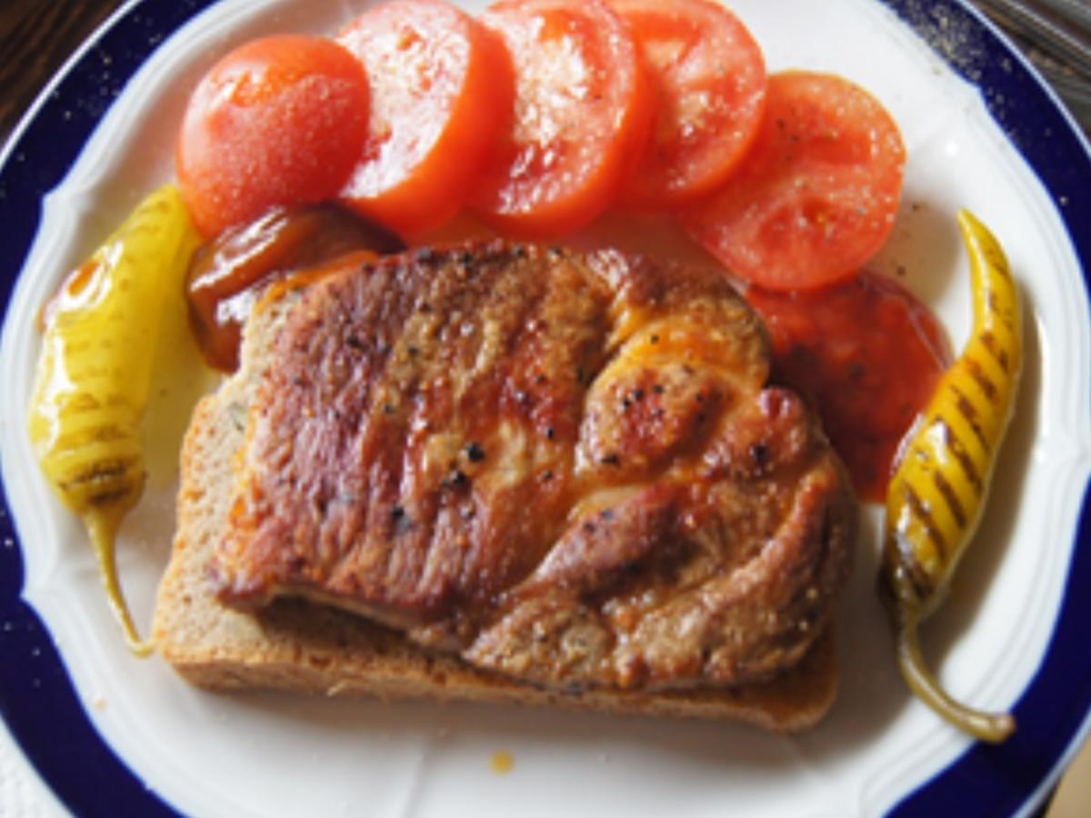 Steak auf Sonnenblumenbrot mit Tomate und Peperoni - Rezept - Bild Nr. 5