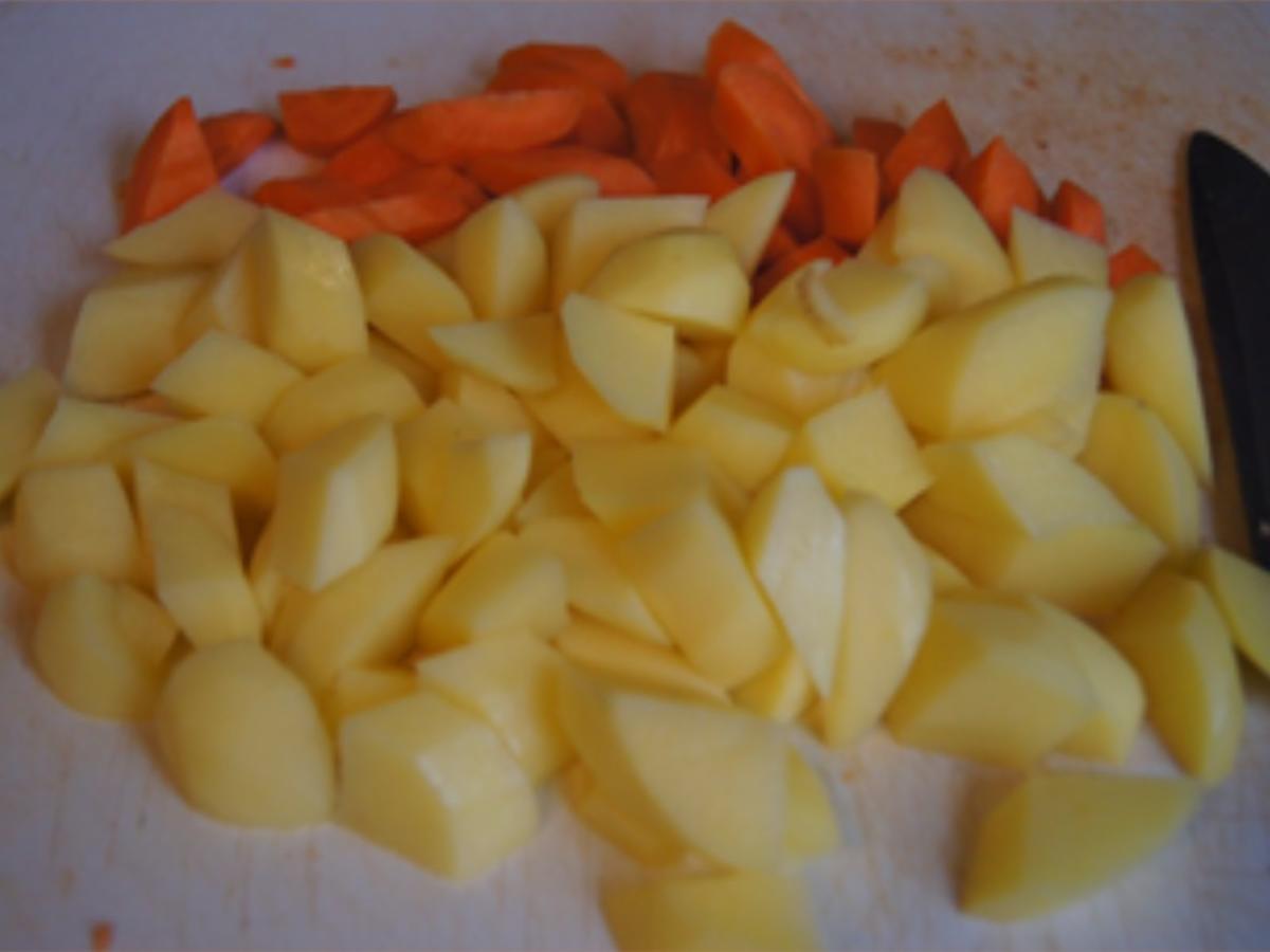 Lachsfilet in Kräutersauce mit Möhren-Zuckerschoten-Gemüse und Möhren-Kartoffel-Stampf - Rezept - Bild Nr. 14318
