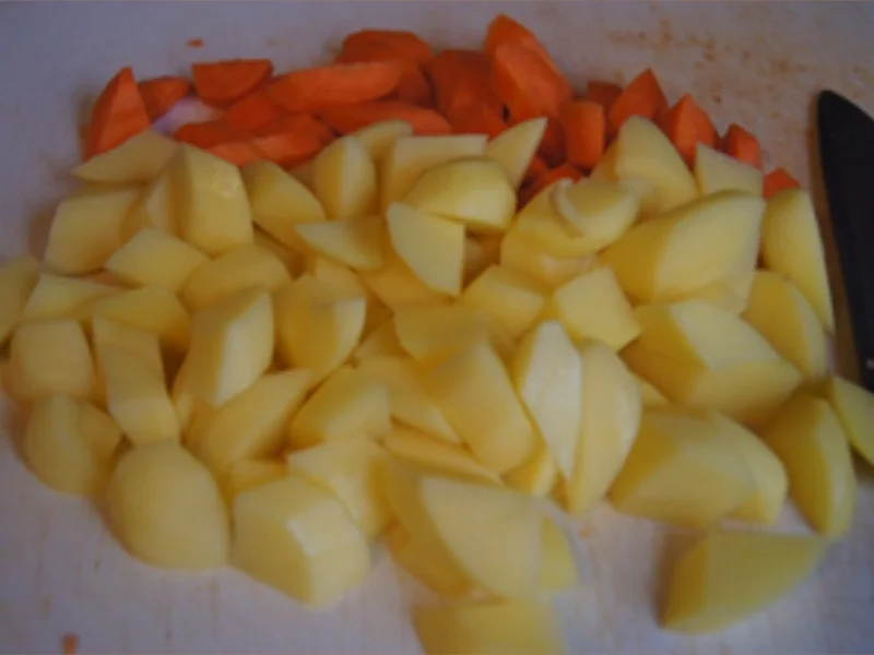 Lachsfilet in Kräutersauce mit Möhren-Zuckerschoten-Gemüse und Möhren-Kartoffel-Stampf - Rezept - Bild Nr. 14318