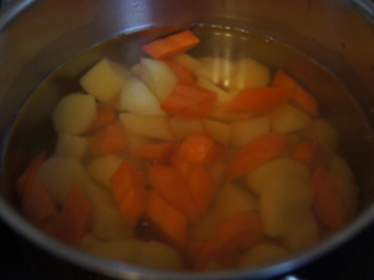 Lachsfilet in Kräutersauce mit Möhren-Zuckerschoten-Gemüse und Möhren-Kartoffel-Stampf - Rezept - Bild Nr. 14319