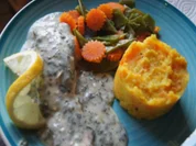 Lachsfilet in Kräutersauce mit Möhren-Zuckerschoten-Gemüse und Möhren-Kartoffel-Stampf - Rezept - Bild Nr. 2