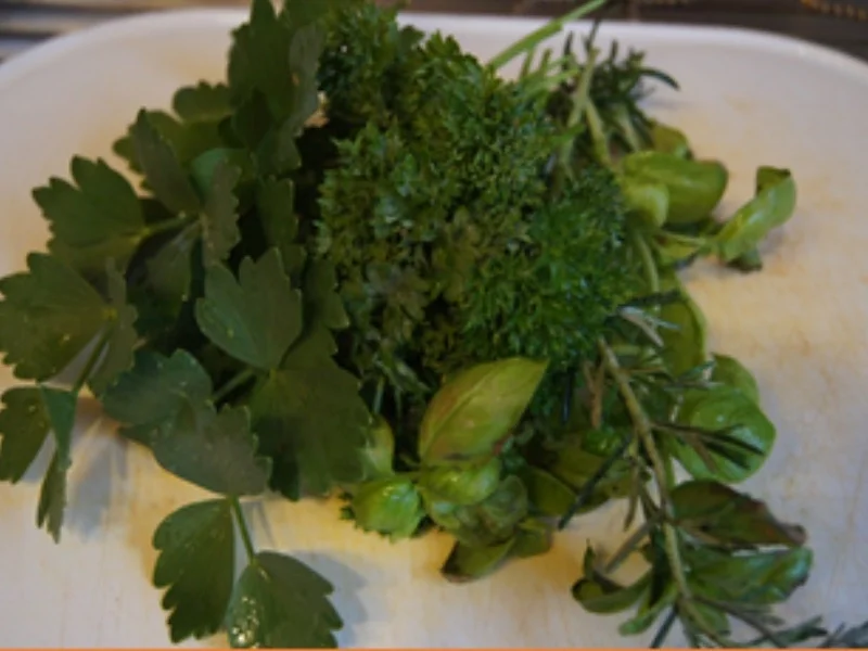 Rezept: Lachsfilet in Kräutersauce mit Möhren-Zuckerschoten-Gemüse und Möhren-Kartoffel-Stampf Bild Nr. 4 Lachsfilet in Kräutersauce mit Möhren-Zuckerschoten-Gemüse und Möhren-Kartoffel-Stampf - Rezept - Bild Nr. 4