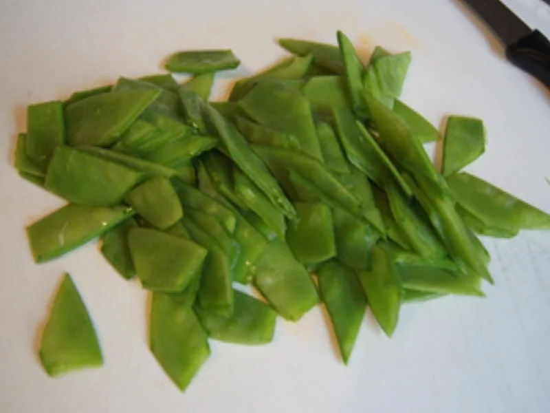 Rezept: Lachsfilet in Kräutersauce mit Möhren-Zuckerschoten-Gemüse und Möhren-Kartoffel-Stampf Bild Nr. 10 Lachsfilet in Kräutersauce mit Möhren-Zuckerschoten-Gemüse und Möhren-Kartoffel-Stampf - Rezept - Bild Nr. 10