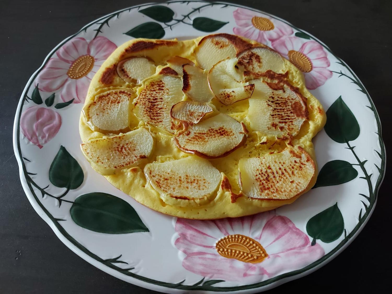 Eierkuchen mit Apfelscheiben - Rezept mit Bild - kochbar.de